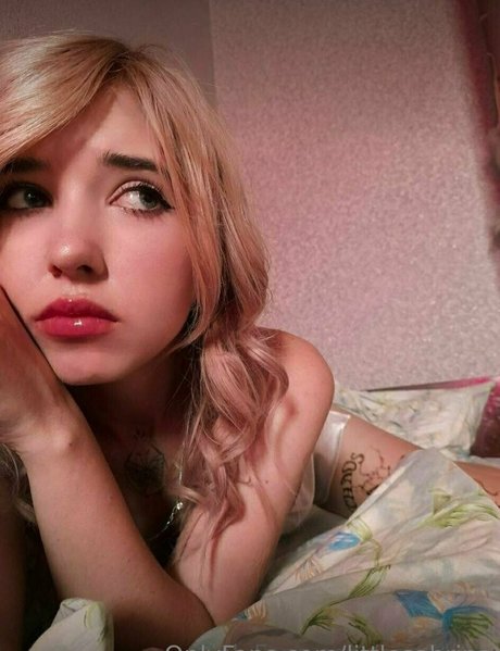 ブラックマジックオンリーファンズ セクシーヌード 写真