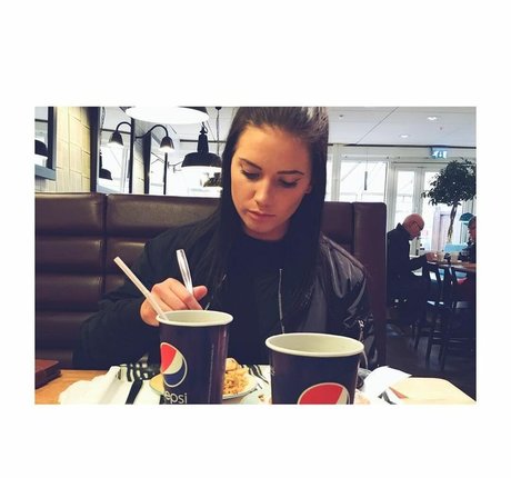 Alma Tandrup アートポルノスター ギャラリー