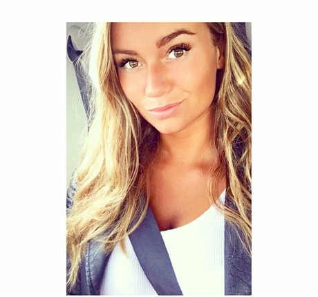 Alma Tandrup ヌードスター 写真