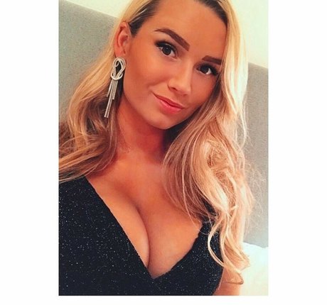 熟女クーガーオンリーファンズ セクシーヌード 画像