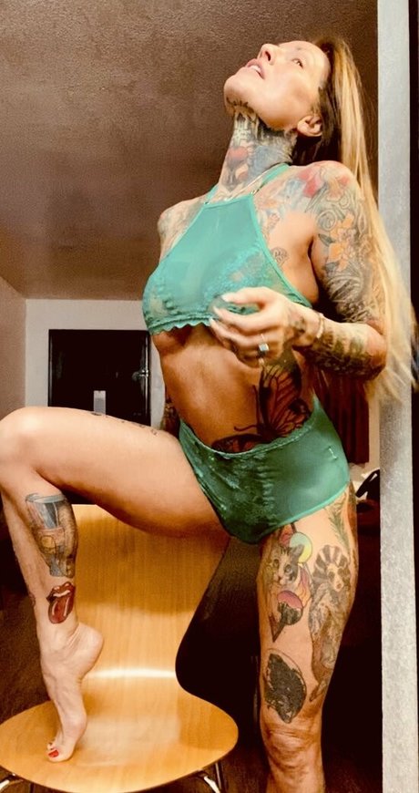 janine ポルノスター 無料 写真