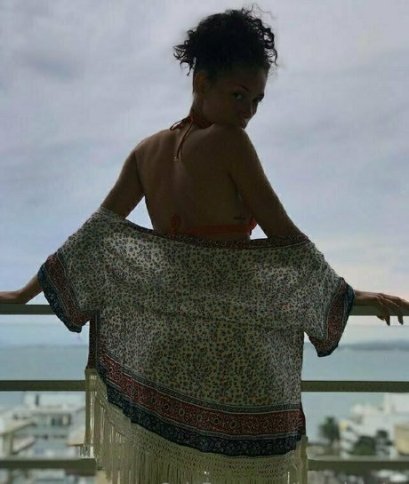 巨大なチンポを持つシーメールオンリーファンズ 無料セクシー 画像