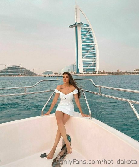 hot dakota アダルトスター 写真