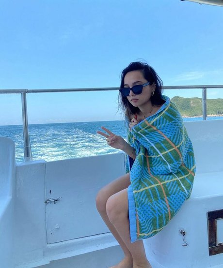 J Lou_ HDポルノスター 写真