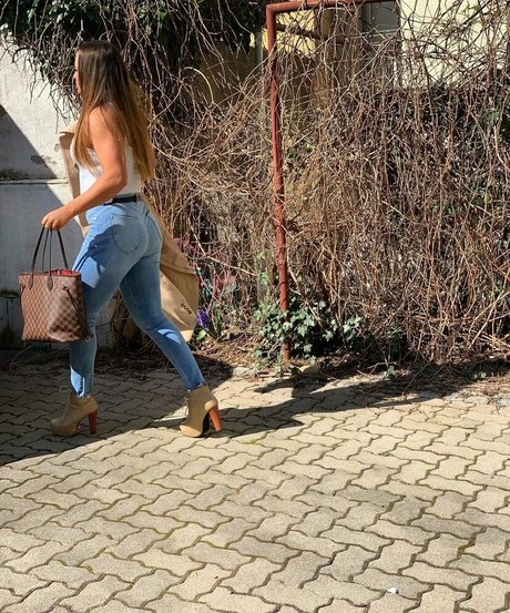 Sarah Slavo 高品質のポルノスター ギャラリー