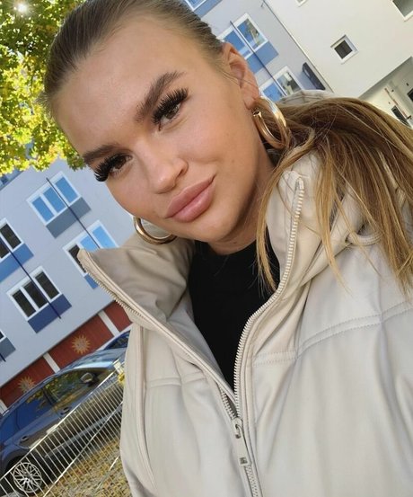 Sarah Slavo セクシー女優 写真