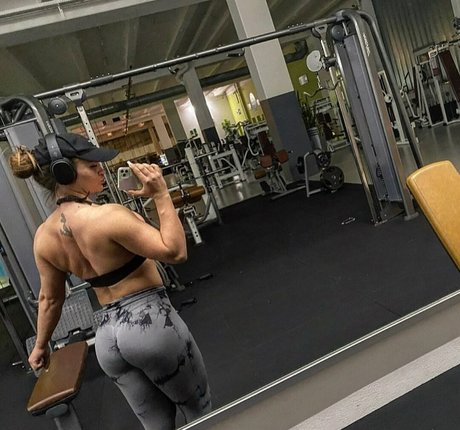 Sarah Slavo セックスモデル 写真