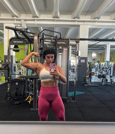 Sarah Slavo ホットスター ギャラリー