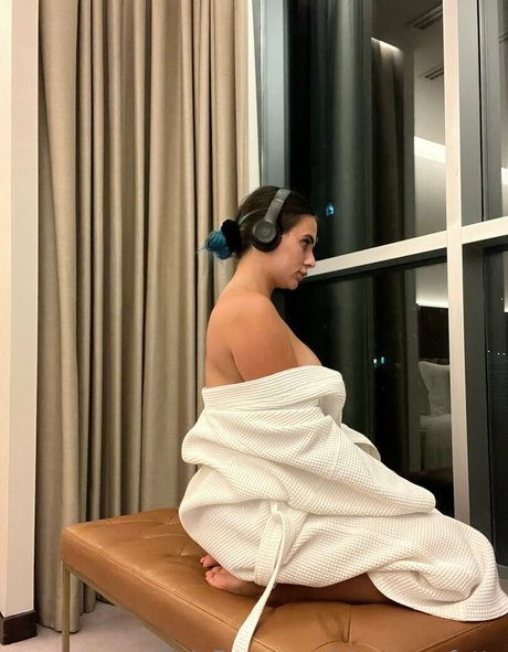 Fiona Bones 完璧なモデル ギャラリー