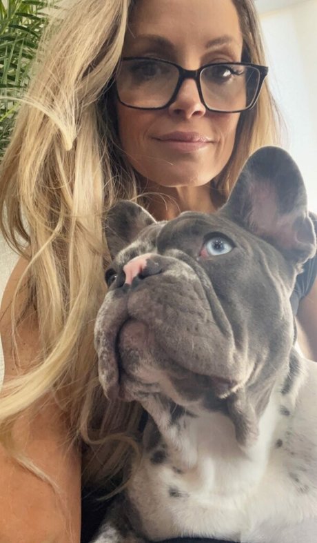 ブッシュ・オンリーファンズ 無料セックス 写真