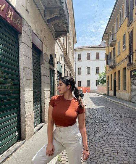 女性フィットネス オンリーファンズ ベスト 写真