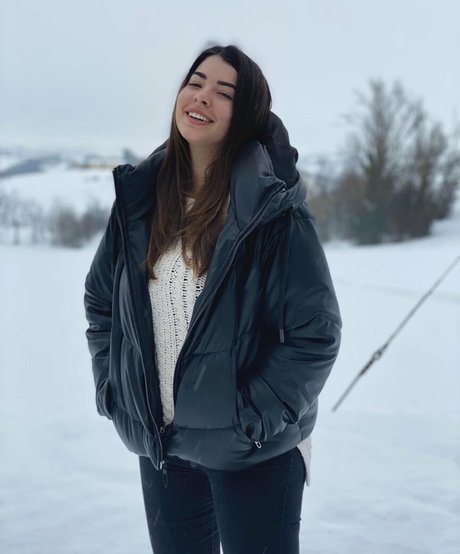 巨乳の黒人女性オンリーファンズ アート裸 写真