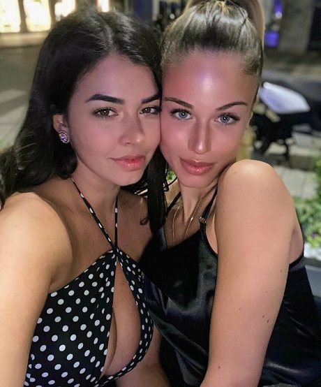 Anna Rebellato 裸モデル 画像