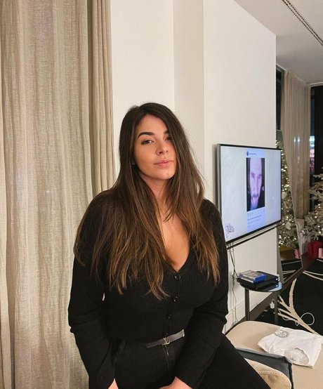 巨乳 パイズリ OnlyFans セクシー 写真