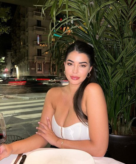 Anna Rebellato ホットなポルノスター 画像