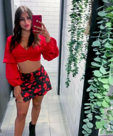 Justine Reine Marie ホットスター ギャラリー