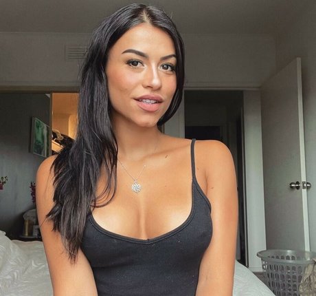 Justine Reine Marie 裸のスター 写真