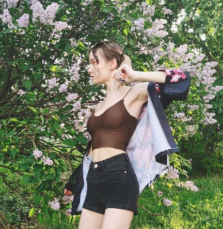 Penkarui アダルト女優 写真