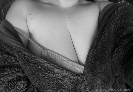 indica moon ポルノスター 画像