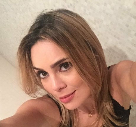 垂れ下がった熟女OnlyFans ヌード 写真