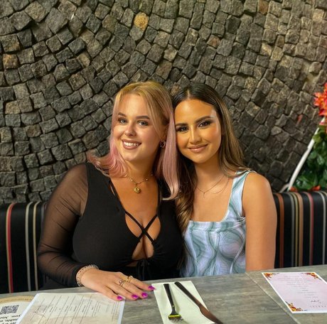 若い黒人女性オンリーファンズ ポルノグラフィック 写真