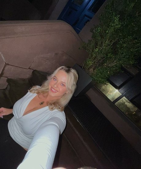 アナル舐めオンリーファンズ 無料 写真