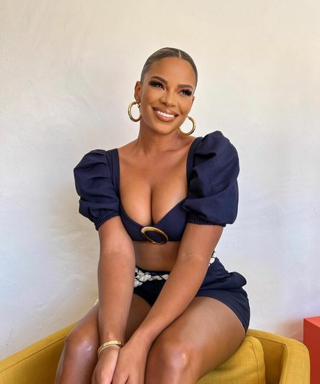 ポーグエボニーオンリーファンズ 美しい ギャラリー