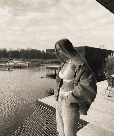 Lies Zhara スターセックス 写真