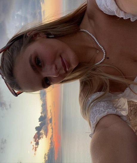 Lies Zhara アートポルノスター 写真