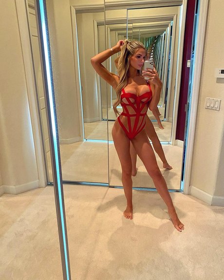 Kyra Belanger ホットスター 写真