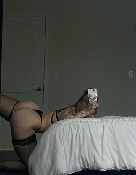 巨乳で曲線美のOnlyFans ホットセクシー 画像