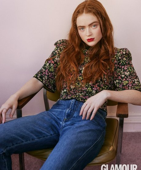 Sadie Sink ホットなポルノスター 写真