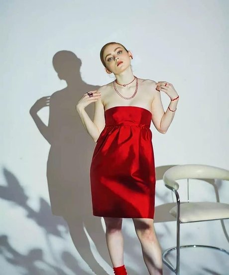 大きな乳首オンリーファンズ アートヌード 写真