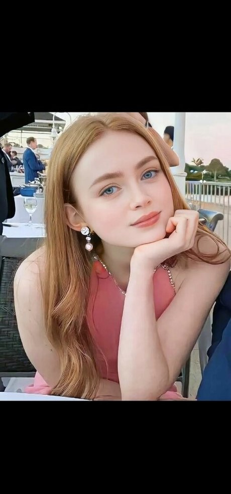 Sadie Sink セクシーなスター 写真