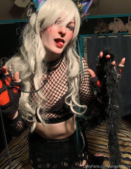 曲線美のラテン系オンリーファンズ ポルノ 画像