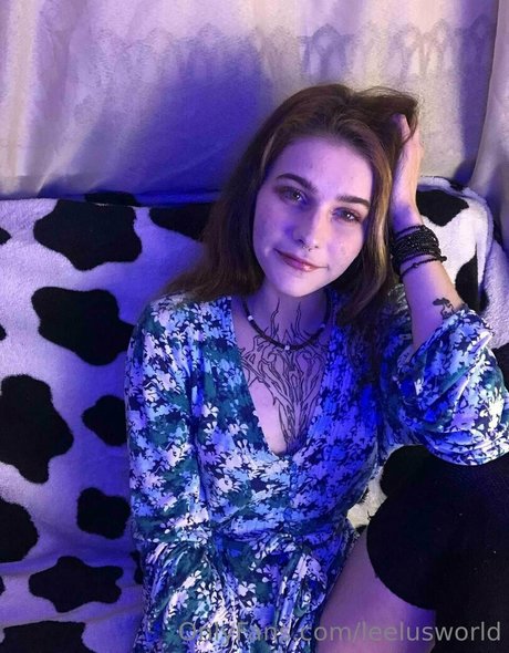 赤毛ティーンオンリーファンズ セクシーヌード アーカイブ