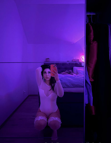 oliviariooo ポルノスター アート アーカイブ