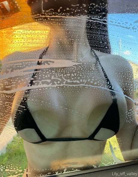 Lily Off Valley エロティック女優 写真