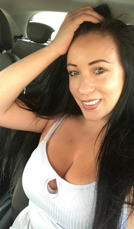 Kelly Louise Sheridan スター ヌード アーカイブ