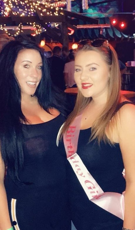 Kelly Louise Sheridan 裸のモデル 写真