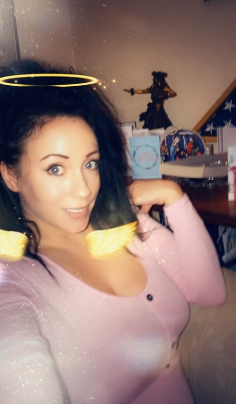 Kelly Louise Sheridan 限定モデル 写真