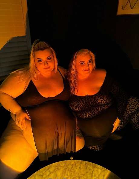 アジアンツインズOnlyFans アートポルノ 画像