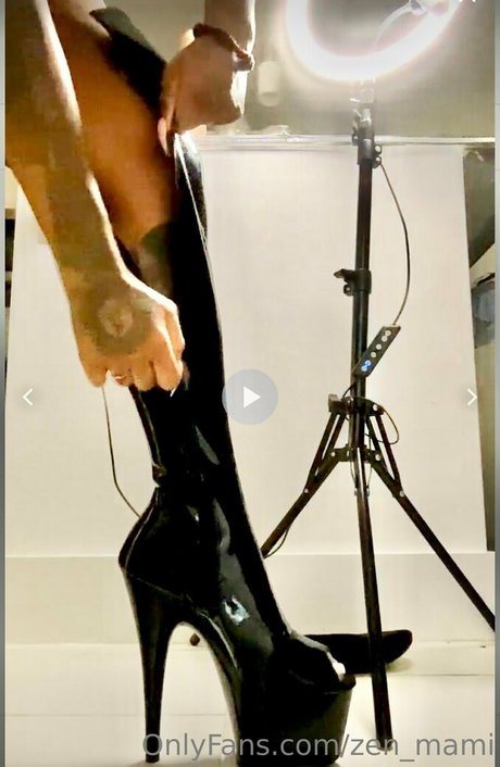 肉厚マンコオンリーファンズ 裸 写真