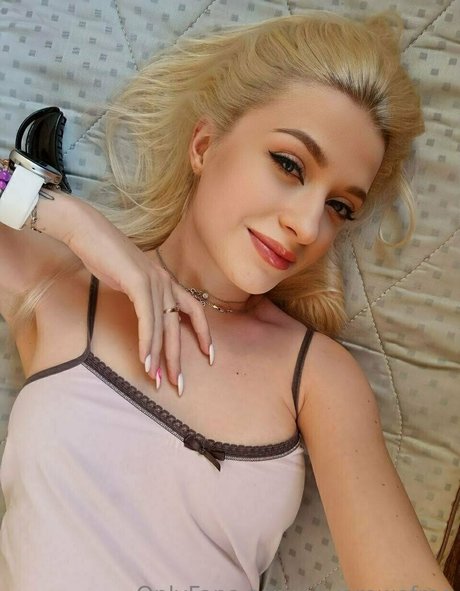 aliyarowefree かわいいスター 画像