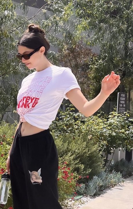 巨大な天然おっぱいオンリーファンズ ホット裸 画像