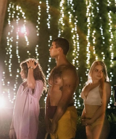 お金 オンリーファンズ アート裸 写真