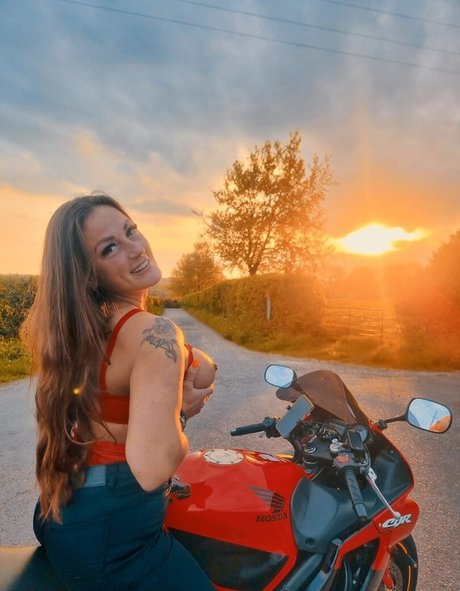 Leandra s Wonderland ポルノスター 裸 画像