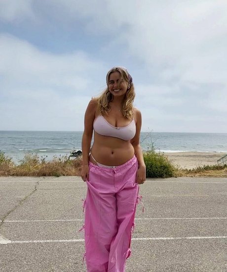 Courtnee Crews ヌードモデル ギャラリー