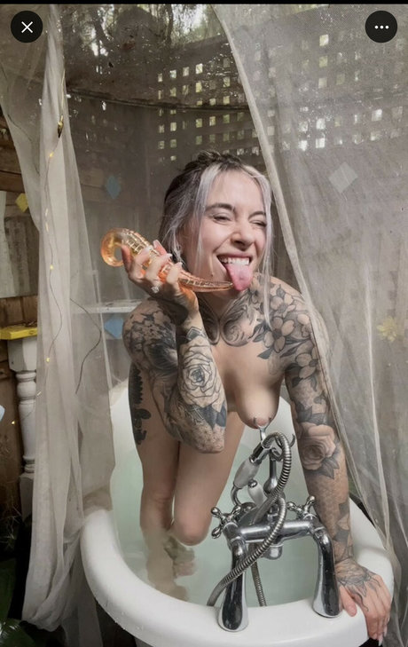 RebekkaBlue エロティックモデル 画像