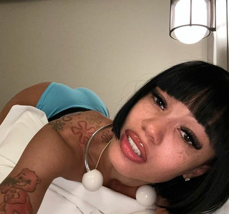 フェイシャルオンリーファンズ エロチック ギャラリー